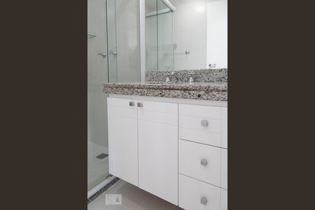 Apartamento para alugar com 113m², 3 quartos e 2 vagasBanheiro social 