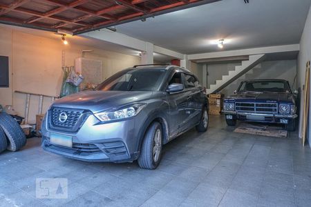 Casa à venda com 300m², 4 quartos e 4 vagasGaragem