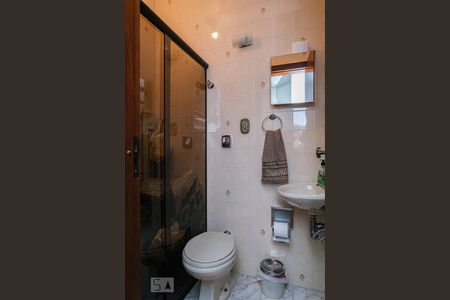 Casa à venda com 300m², 4 quartos e 4 vagasBanheiro 