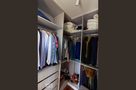 Casa de condomínio para alugar com 120m², 3 quartos e 2 vagas Casa de condomínio para alugar com 120m², 3 quartos e 2 vagasCloset 2 - Suite