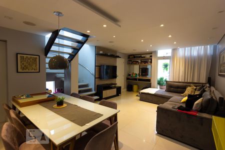 Sala   de casa de condomínio para alugar com 3 quartos, 120m² em Chácara Pavoeiro, Cotia