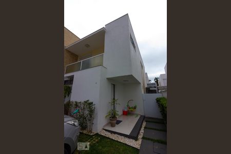 Casa de condomínio para alugar com 120m², 3 quartos e 2 vagas Casa de condomínio para alugar com 120m², 3 quartos e 2 vagasFachada