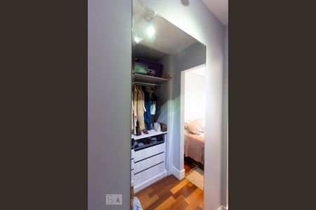 Casa de condomínio para alugar com 120m², 3 quartos e 2 vagas Casa de condomínio para alugar com 120m², 3 quartos e 2 vagasCloset 1 - Suite