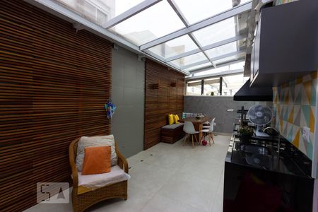 Casa de condomínio para alugar com 120m², 3 quartos e 2 vagas Casa de condomínio para alugar com 120m², 3 quartos e 2 vagasVaranda - Gourmet