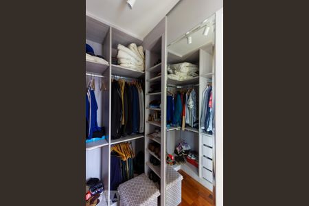 Casa de condomínio para alugar com 120m², 3 quartos e 2 vagas Casa de condomínio para alugar com 120m², 3 quartos e 2 vagasCloset 2 - Suite