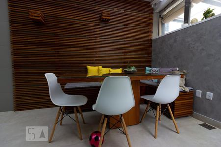 Casa de condomínio para alugar com 120m², 3 quartos e 2 vagas Casa de condomínio para alugar com 120m², 3 quartos e 2 vagasDetalhe - Varanda Gourmet