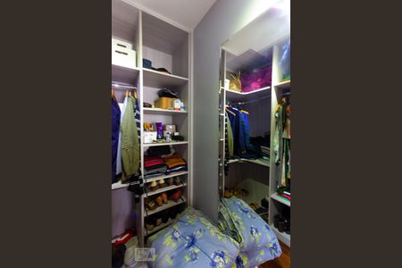 Casa de condomínio para alugar com 120m², 3 quartos e 2 vagas Casa de condomínio para alugar com 120m², 3 quartos e 2 vagasCloset 1 - Suite