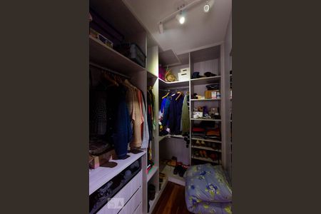 Casa de condomínio para alugar com 120m², 3 quartos e 2 vagas Casa de condomínio para alugar com 120m², 3 quartos e 2 vagasCloset 1 - Suite