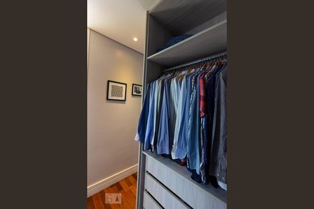 Casa de condomínio para alugar com 120m², 3 quartos e 2 vagas Casa de condomínio para alugar com 120m², 3 quartos e 2 vagasCloset 2 - Suite