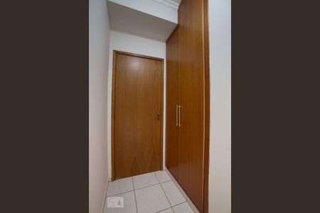 Apartamento para alugar com 70m², 2 quartos e 1 vagaArmário do hall dos dormitórios