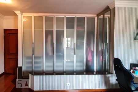 Apartamento para alugar com 530m², 4 quartos e 1 vaga Apartamento para alugar com 530m², 4 quartos e 1 vagaDetalhe Armário Suíte 2