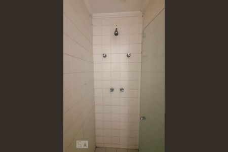 Apartamento para alugar com 530m², 4 quartos e 1 vaga Apartamento para alugar com 530m², 4 quartos e 1 vagaDetalhe Chuveiro Banheiro de serviço