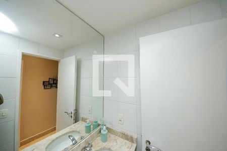 Apartamento à venda com 72m², 2 quartos e 1 vaga Apartamento à venda com 72m², 2 quartos e 1 vagaBanheiro Social