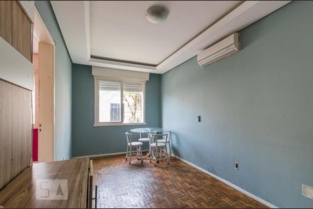 Sala de apartamento para alugar com 1 quarto, 39m² em Rubem Berta, Porto Alegre