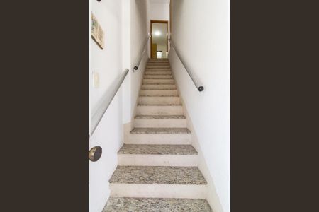 Casa à venda com 151m², 4 quartos e sem vagaEscada de Acesso - Segundo Pavimento