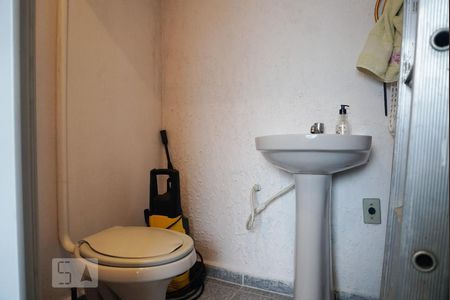 Casa à venda com 240m², 4 quartos e 2 vagasBanheiro de Serviço