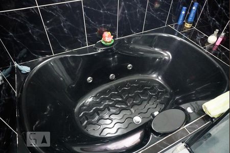 Casa à venda com 240m², 4 quartos e 2 vagasBanheiro da Suíte 1