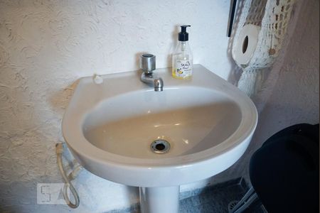 Casa à venda com 240m², 4 quartos e 2 vagasBanheiro de Serviço