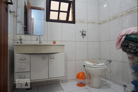 Casa à venda com 240m², 4 quartos e 2 vagasBanheiro da Suíte 2