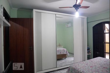 Casa à venda com 240m², 4 quartos e 2 vagasSuíte 3
