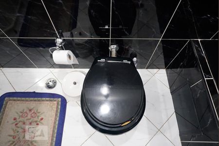 Casa à venda com 240m², 4 quartos e 2 vagasBanheiro da Suíte 1