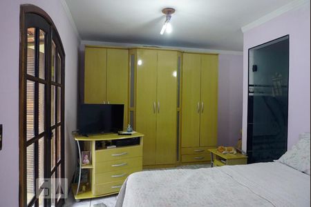 Casa à venda com 240m², 4 quartos e 2 vagasSuíte 1