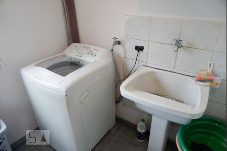 Casa à venda com 240m², 4 quartos e 2 vagasLavanderia