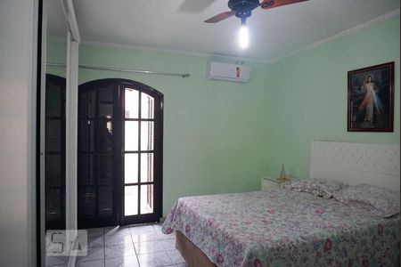 Casa à venda com 240m², 4 quartos e 2 vagasSuíte 3