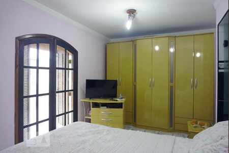 Casa à venda com 240m², 4 quartos e 2 vagasSuíte 1