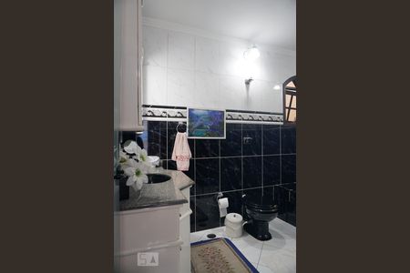 Casa à venda com 240m², 4 quartos e 2 vagasBanheiro da Suíte 1