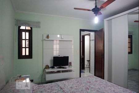 Casa à venda com 240m², 4 quartos e 2 vagasSuíte 3