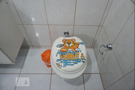 Casa à venda com 240m², 4 quartos e 2 vagasBanheiro da Suíte 2