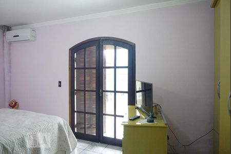 Casa à venda com 240m², 4 quartos e 2 vagasSuíte 1