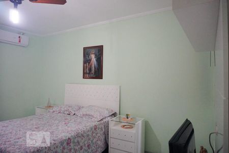 Casa à venda com 240m², 4 quartos e 2 vagasSuíte 3