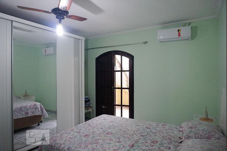 Casa à venda com 240m², 4 quartos e 2 vagasSuíte 3