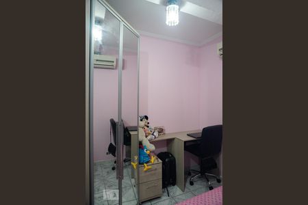 Casa à venda com 240m², 4 quartos e 2 vagasSuíte 2