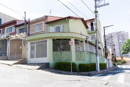 Casa à venda com 162m², 3 quartos e 2 vagas Casa à venda com 162m², 3 quartos e 2 vagasFachada