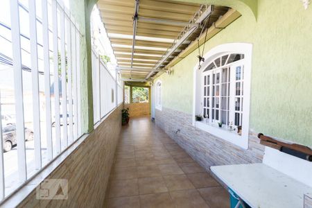 Casa à venda com 162m², 3 quartos e 2 vagas Casa à venda com 162m², 3 quartos e 2 vagasCorredor