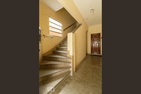 Apartamento à venda com 84m², 2 quartos e sem vaga Apartamento à venda com 84m², 2 quartos e sem vagaEscada de Acesso