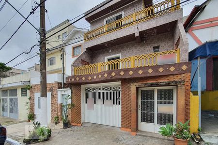 Casa para alugar com 300m², 4 quartos e 2 vagas Casa para alugar com 300m², 4 quartos e 2 vagasFachada