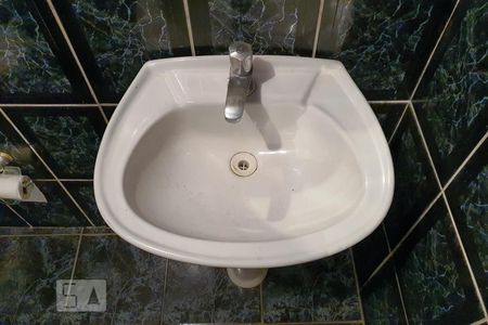 Casa para alugar com 300m², 4 quartos e 2 vagas Casa para alugar com 300m², 4 quartos e 2 vagasBanheiro da suíte 1