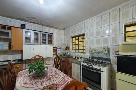 Casa para alugar com 300m², 4 quartos e 2 vagas Casa para alugar com 300m², 4 quartos e 2 vagasCozinha