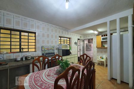 Casa para alugar com 300m², 4 quartos e 2 vagas Casa para alugar com 300m², 4 quartos e 2 vagasCozinha