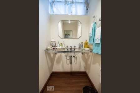 Lavabo  de apartamento à venda com 3 quartos, 200m² em Jardim Paulista, São Paulo