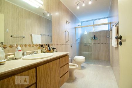 Banheiro  de apartamento à venda com 3 quartos, 200m² em Jardim Paulista, São Paulo