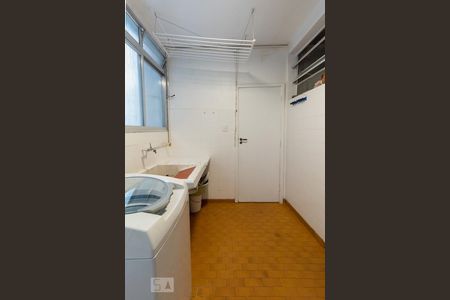 Apartamento à venda com 200m², 3 quartos e 2 vagas Apartamento à venda com 200m², 3 quartos e 2 vagasÁrea de Serviço