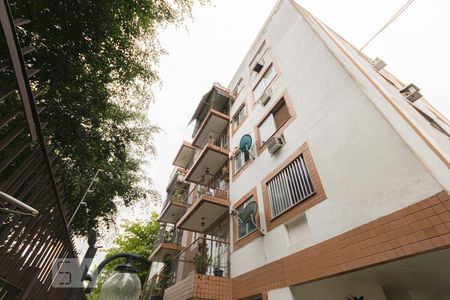 Apartamento para alugar com 65m², 2 quartos e 1 vagaFachada