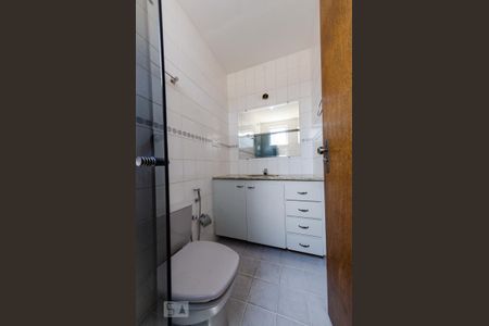 Apartamento para alugar com 131m², 3 quartos e 2 vagas Apartamento para alugar com 131m², 3 quartos e 2 vagasBanheiro da suíte