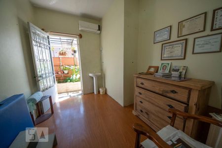 Casa à venda com 360m², 3 quartos e 4 vagasQuarto de Serviço