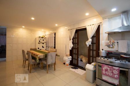 Casa à venda com 300m², 5 quartos e 2 vagas Casa à venda com 300m², 5 quartos e 2 vagasCopa e Cozinha